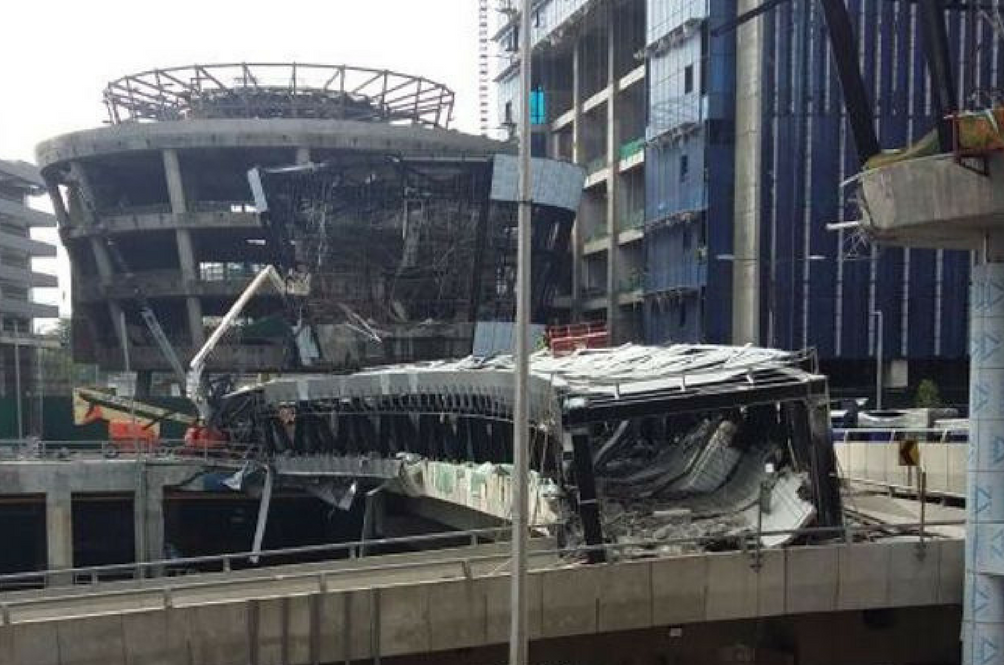 one-dead-five-injured-kl-eco-city-bridge-collapse.png