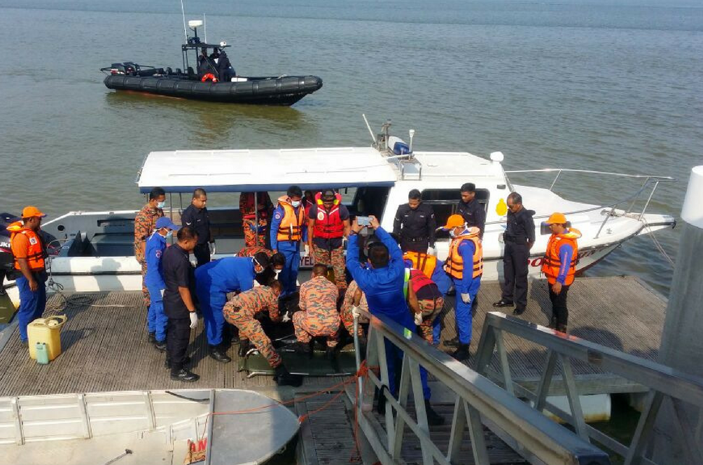 penang-bridge-body-found1-bomba.png