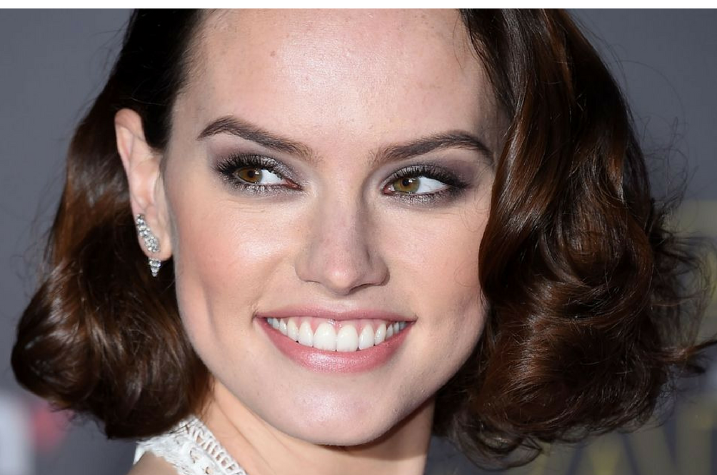daisy-ridley-mirror.png