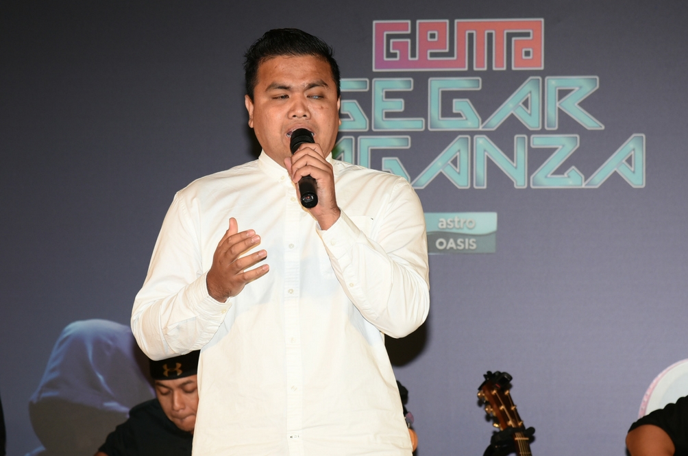 azmi-01.jpg