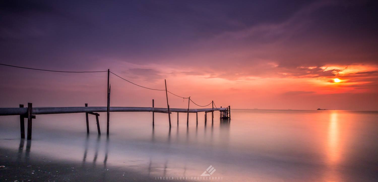 equinoxe7.deviantart.com Who knew Pantai Remis can be so spectacular during the evening?