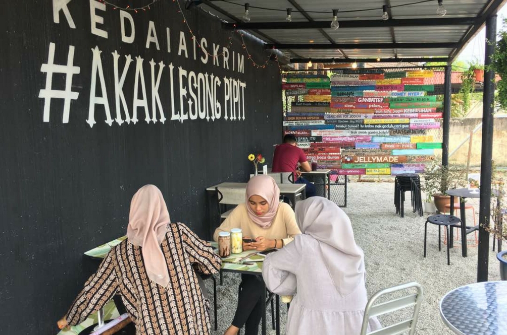 akak6.jpg