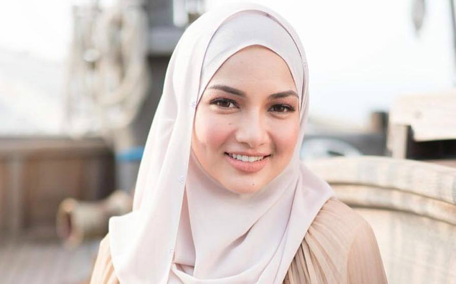 neelofamengalah.jpg