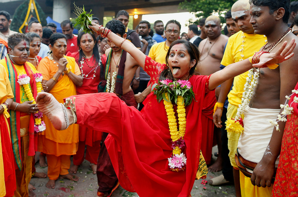 women-in-thaipusam.png
