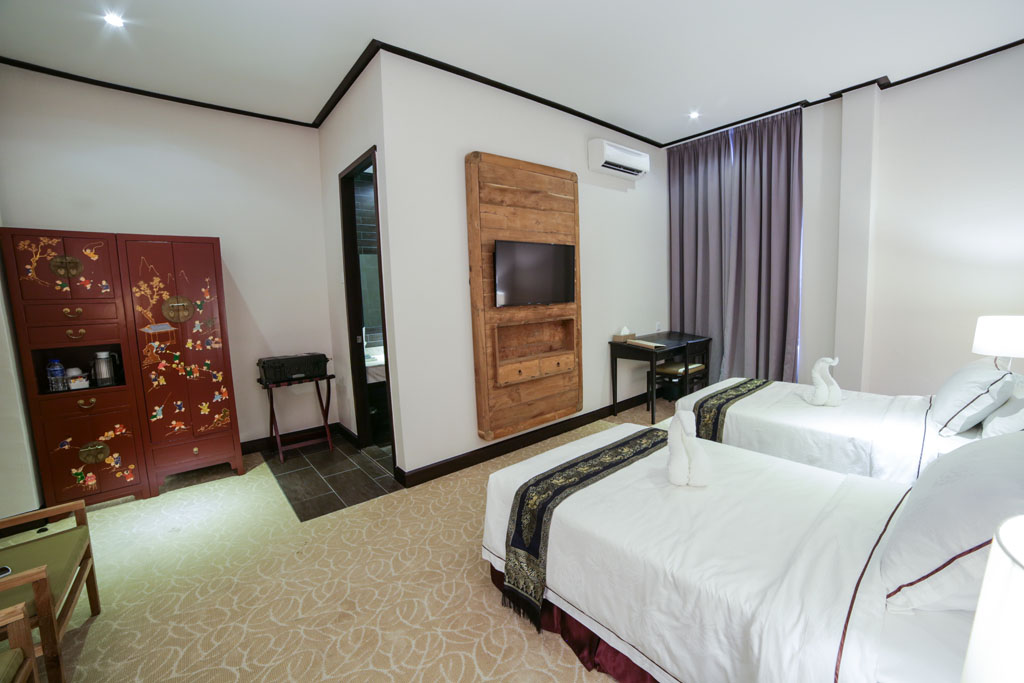 The room also incorporates traditional elements.