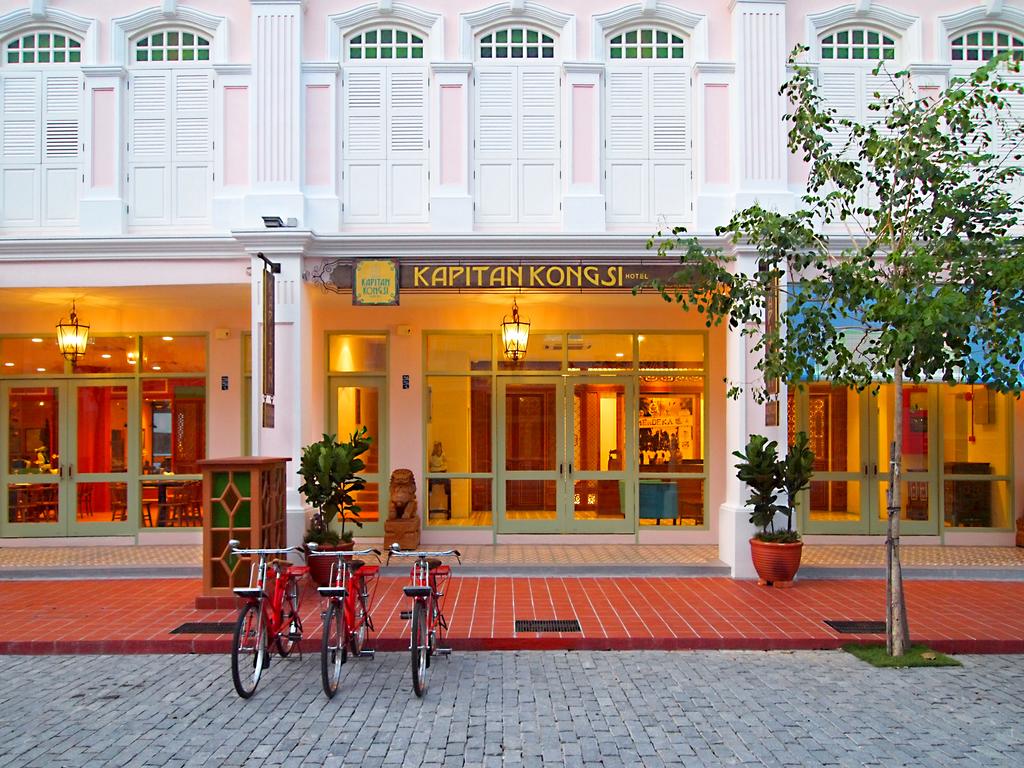 Loving the facade of the hotel building!