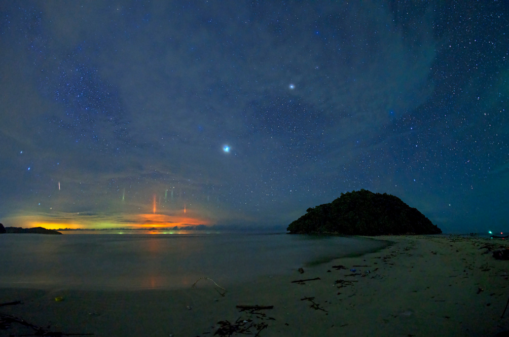 sabah-light-pillars_1.png