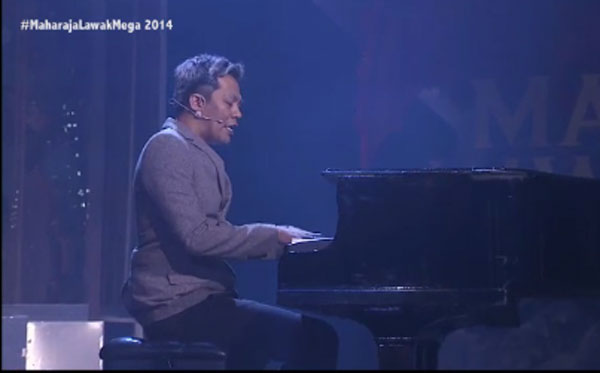 jepmainpiano.jpg