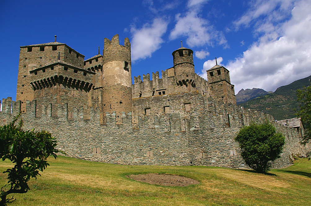 castle-in-italy-(1).jpg