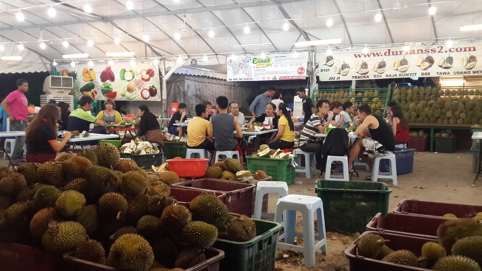 globe-rider.blogspot.com Ample space to dine with big groups.