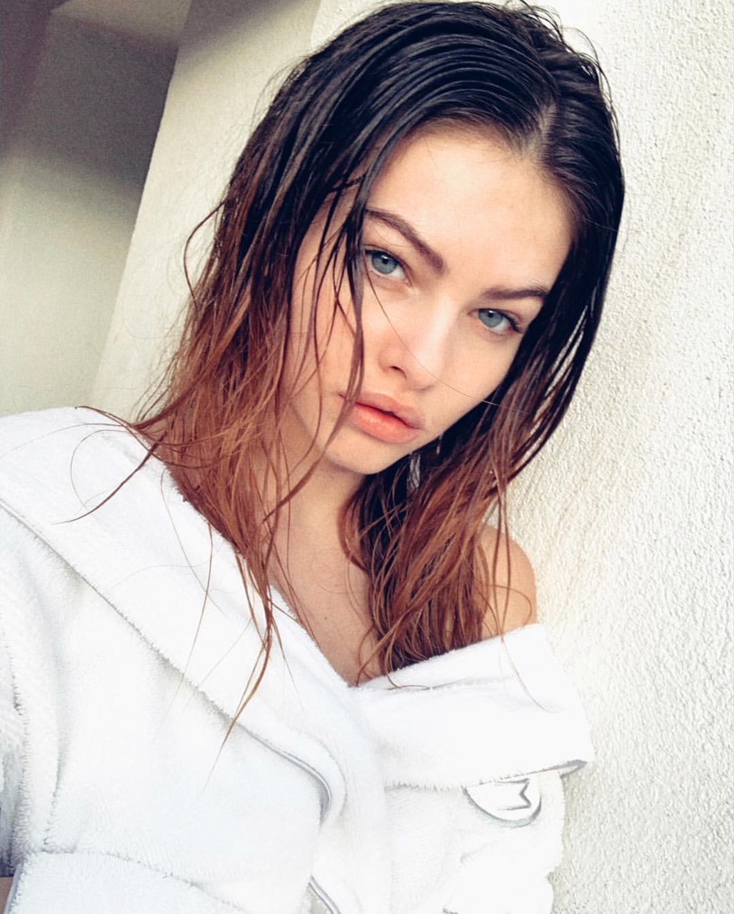 Instagram @thylaneblondeau Wanita kelahiran Perancis.