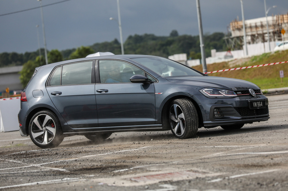volkswagen_golf_gti_mk7_facelift.jpg