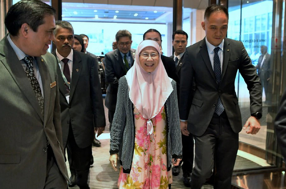 wan-azizah.jpg
