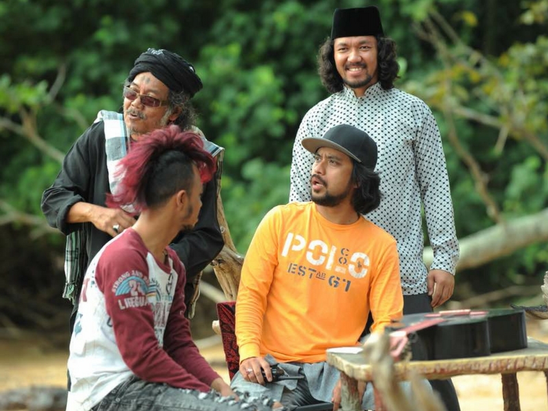Mawi Mawi turut membawa watak antagonis dalam filem arahannya sendiri.