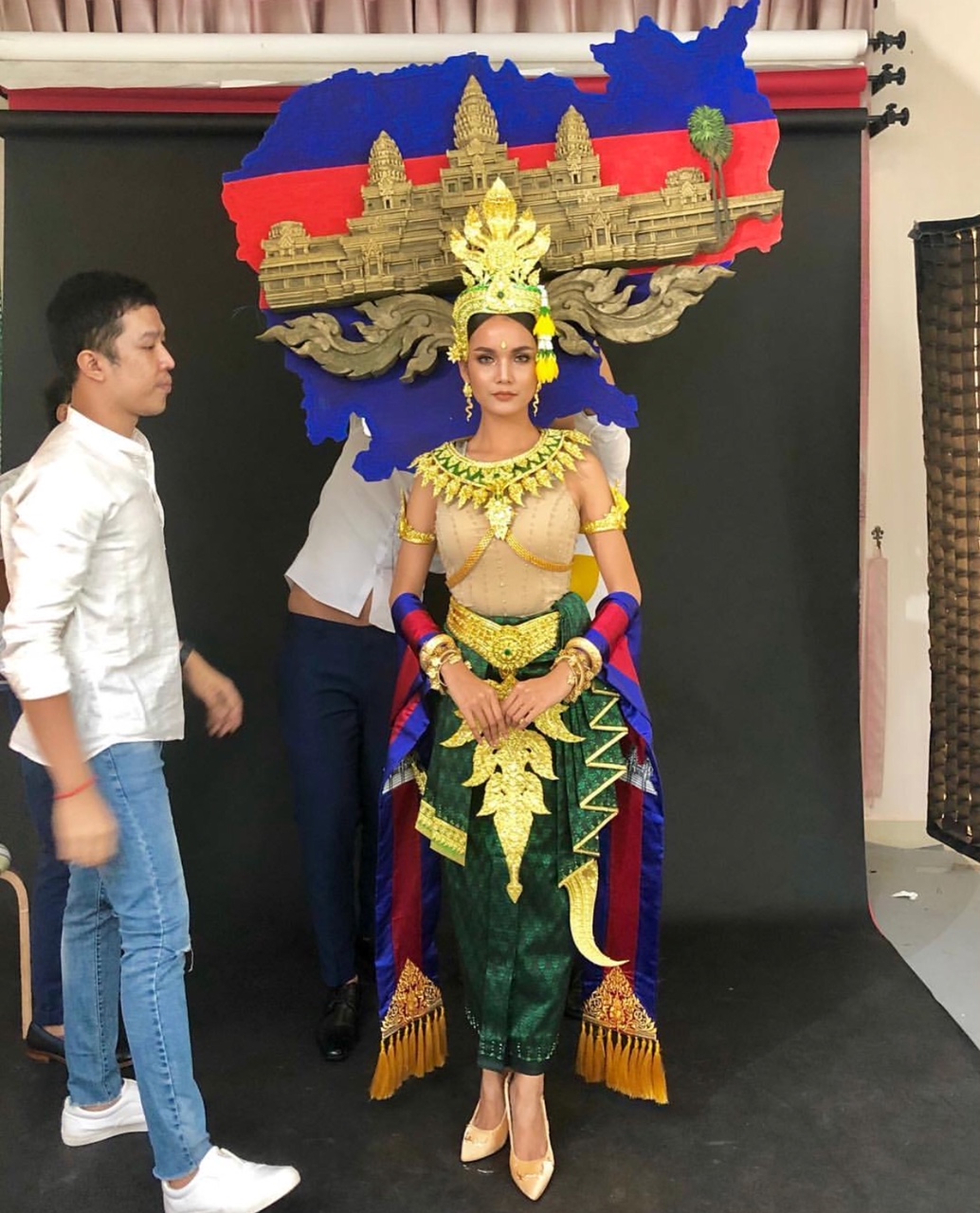 Peta Kemboja dijulang.