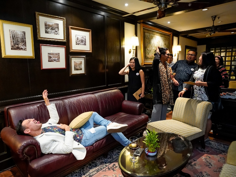 Dramatik lakonan Peter Davis,