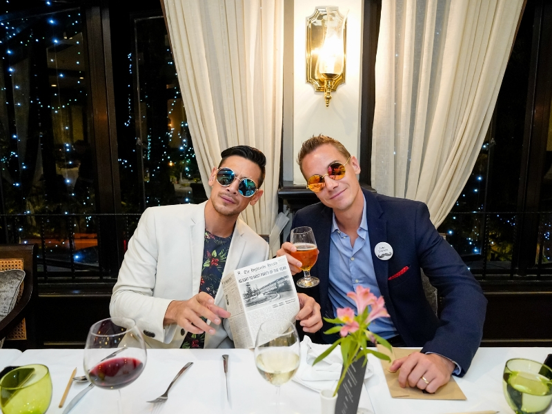 Peter Davis dan Mark Raine.