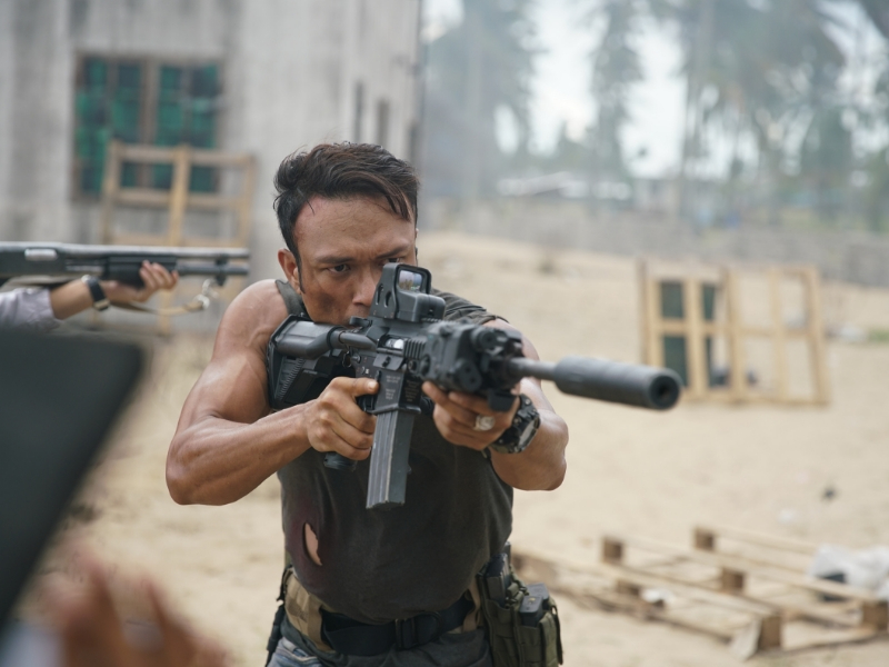 Lakonan Sam berkesan.