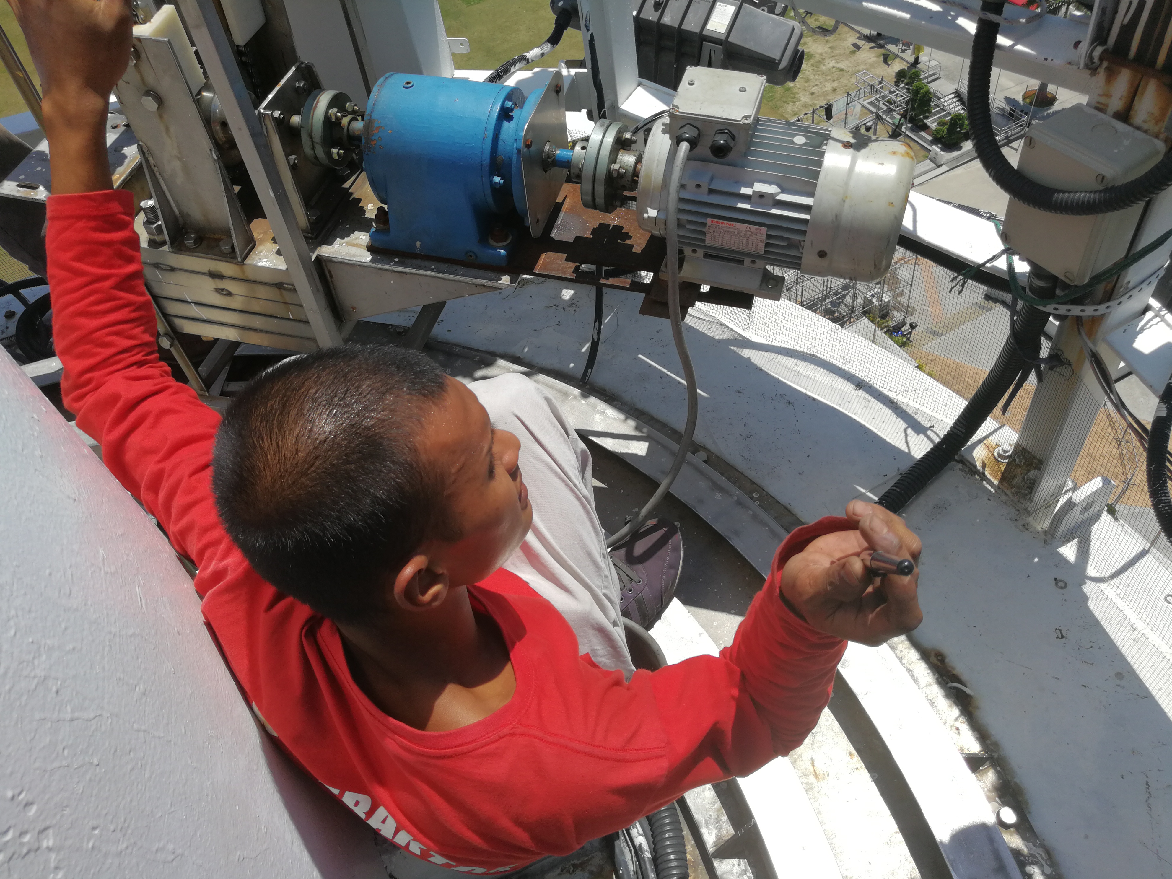 Operating the winch machine.