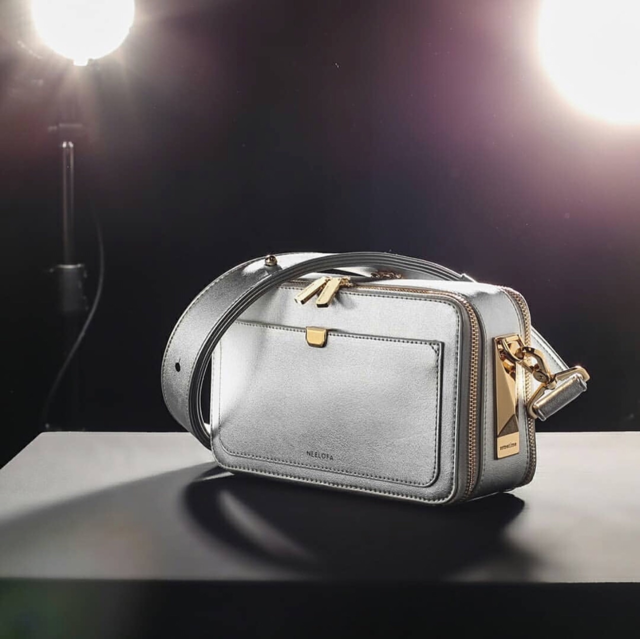 Rona silver menawan.