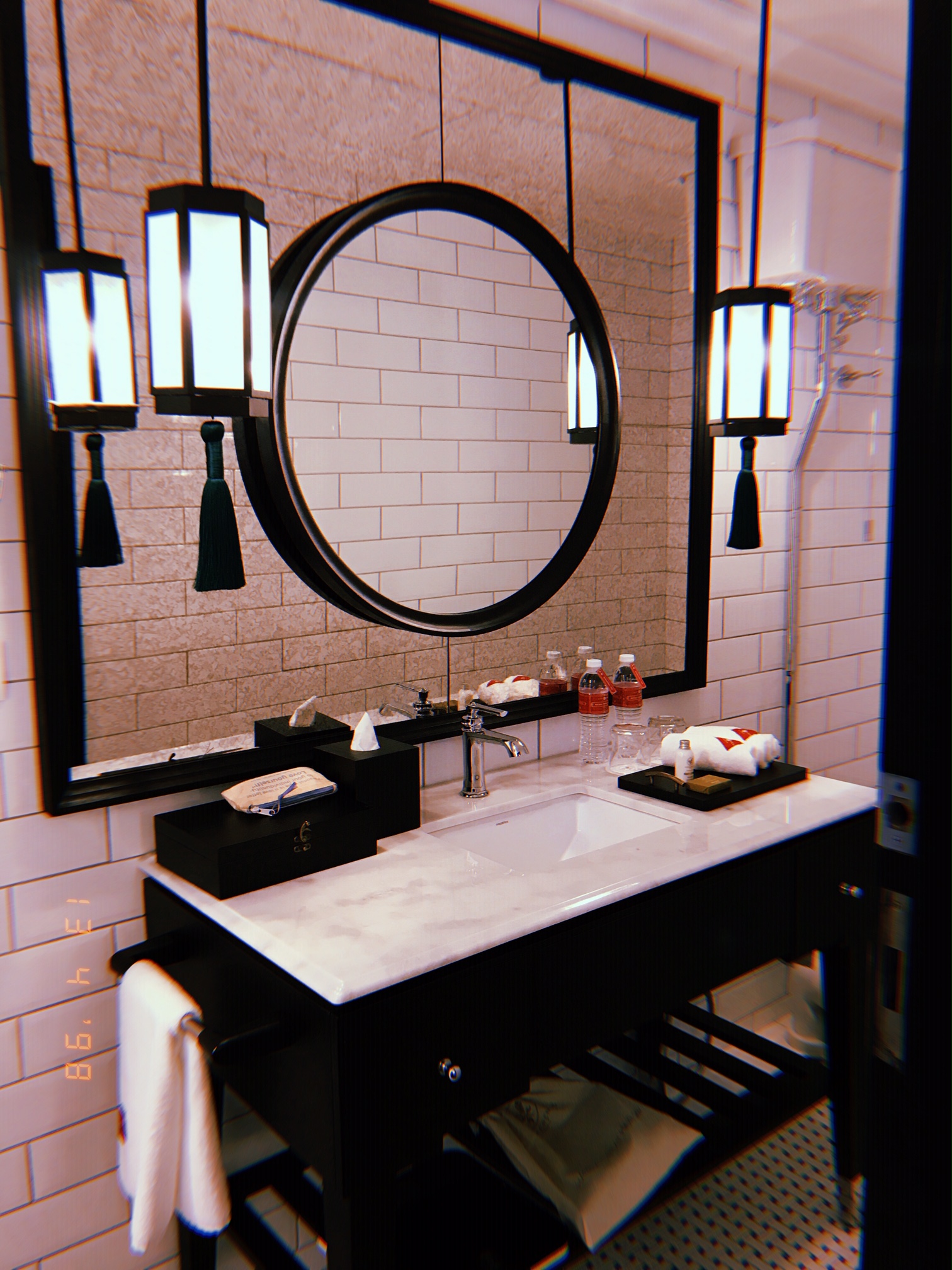 Can we bring back the vanity mirror, please?