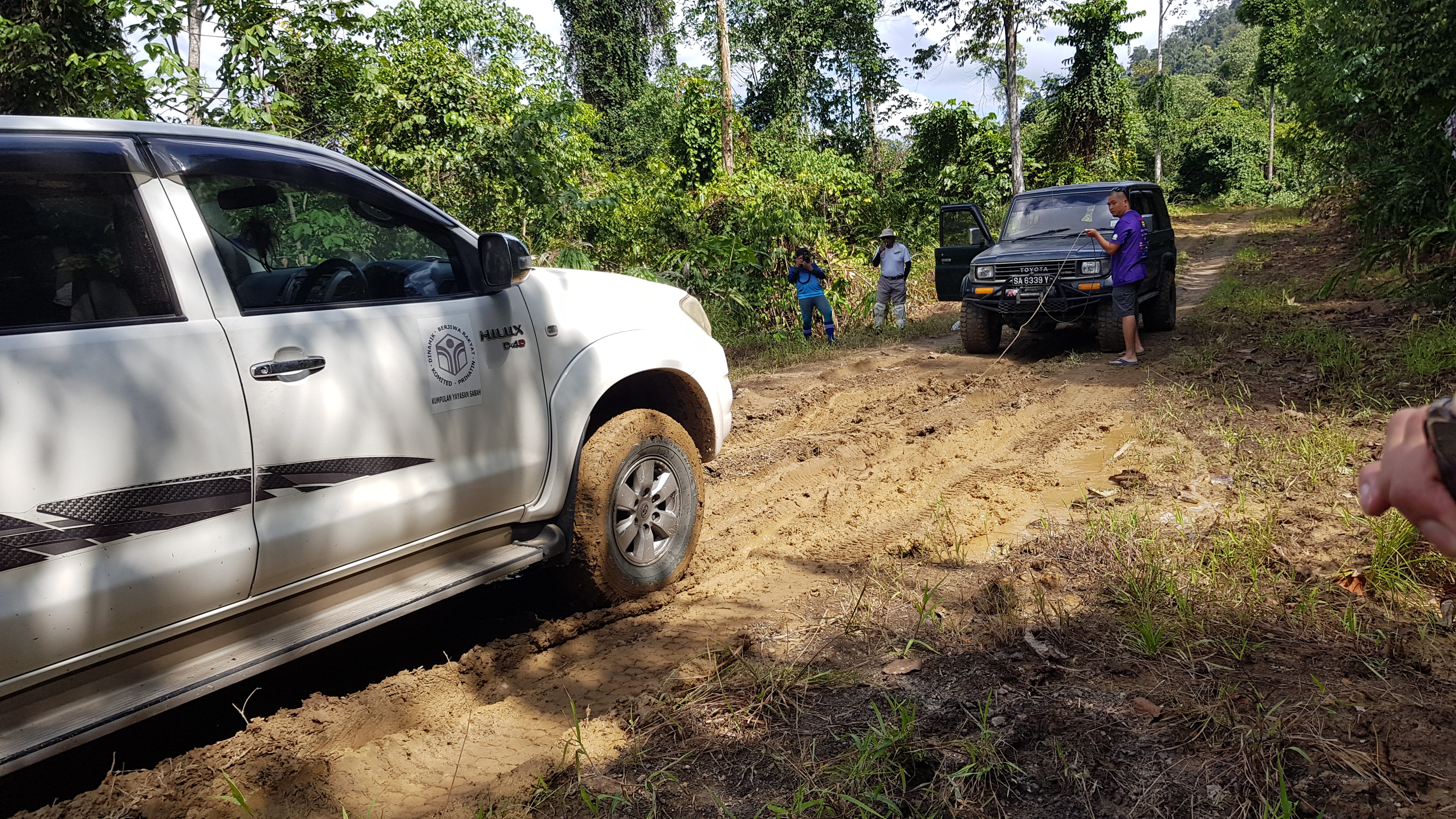 We were told that the drivers often travel in groups because this kind of event is common