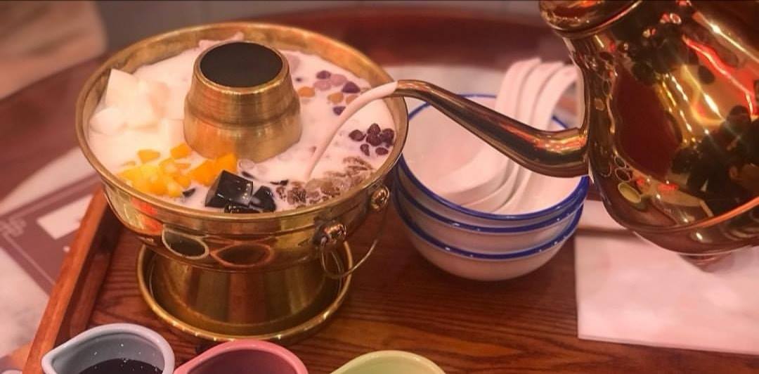 If it's up to us, we'd just choose an all-pearl steamboat.