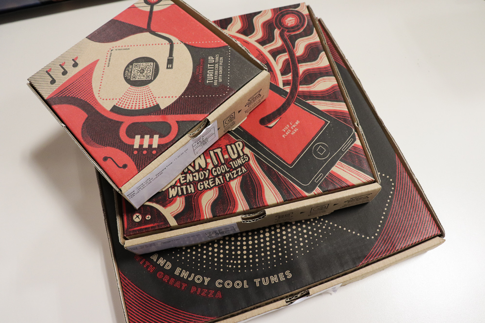 Turn up the music on 'The Singing Pizza'.