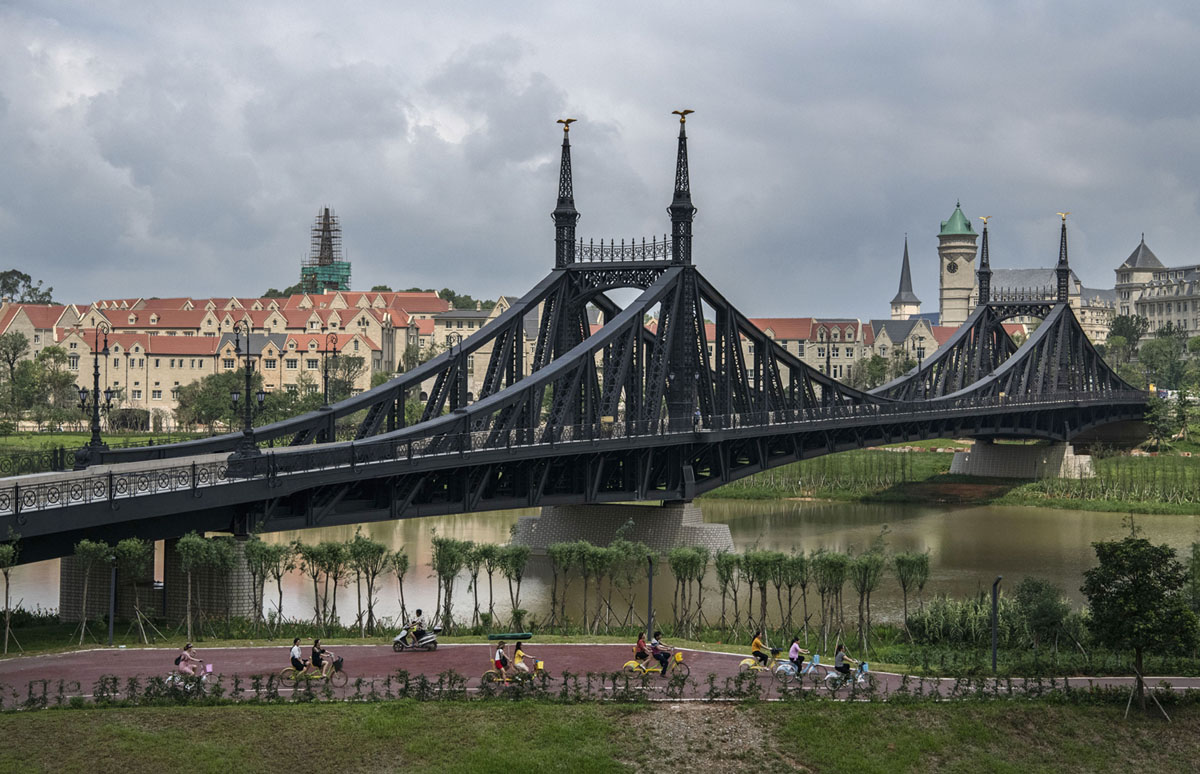 A dupe of the Freedom Bridge in Budapest, Hungary.