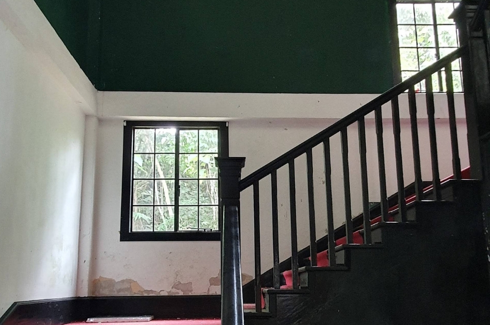 Anda akan lihat tangga ini dalam filem Misteri Dilaila.