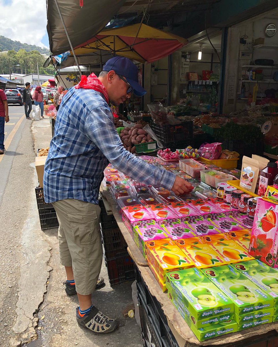 Membeli-belah di sini.