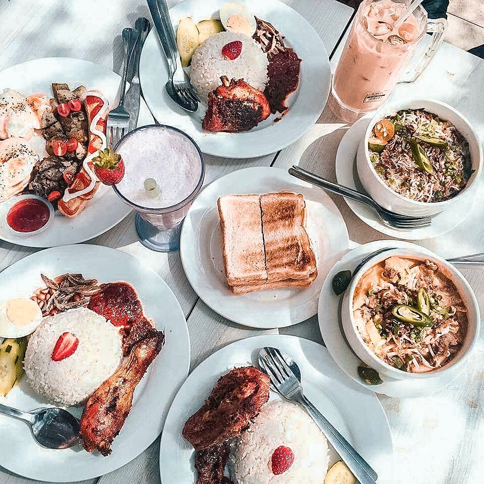 Nasi lemak sambal strawberi.