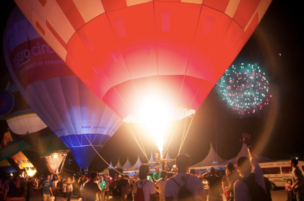 Antara keunikan malam.