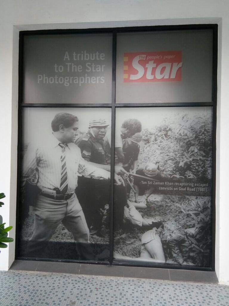 Tan Sri Zaman Khan A picture by The Star that shows Zaman in action during the recapturing of the convicts who escaped prison back in 1981.
