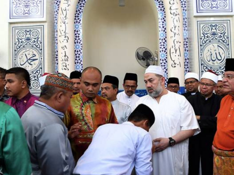 Sultan berjiwa rakyat.