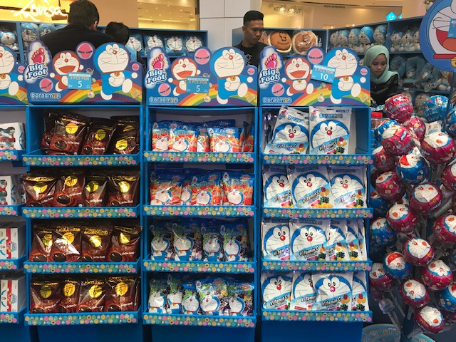 Waiting for the day day produce Doraemon-shaped candies...
