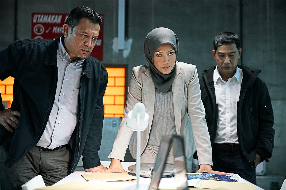 Astro Shaw Erra Fazira plays a crisis negotiator in 'Polis Evo 2'.