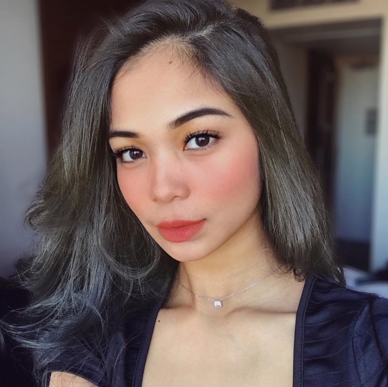Instagram @tyrakmrzmn Turut bergelar model sambilan dan personaliti sosial media.