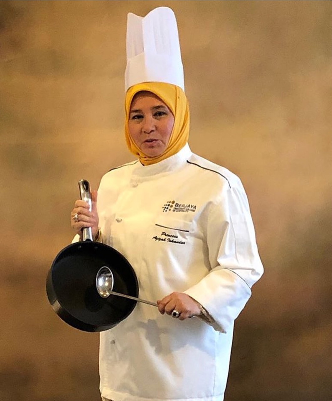 Instagram @lovetengkupuanpahang Gemar memasak.