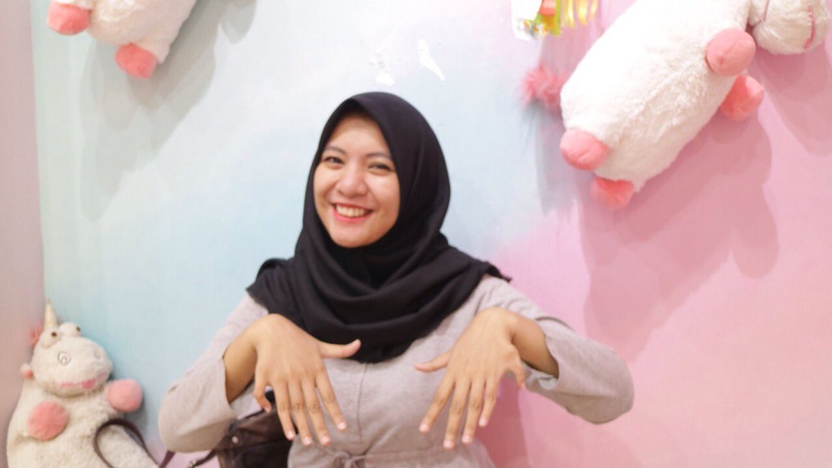 Zara mengalami polydactyly.