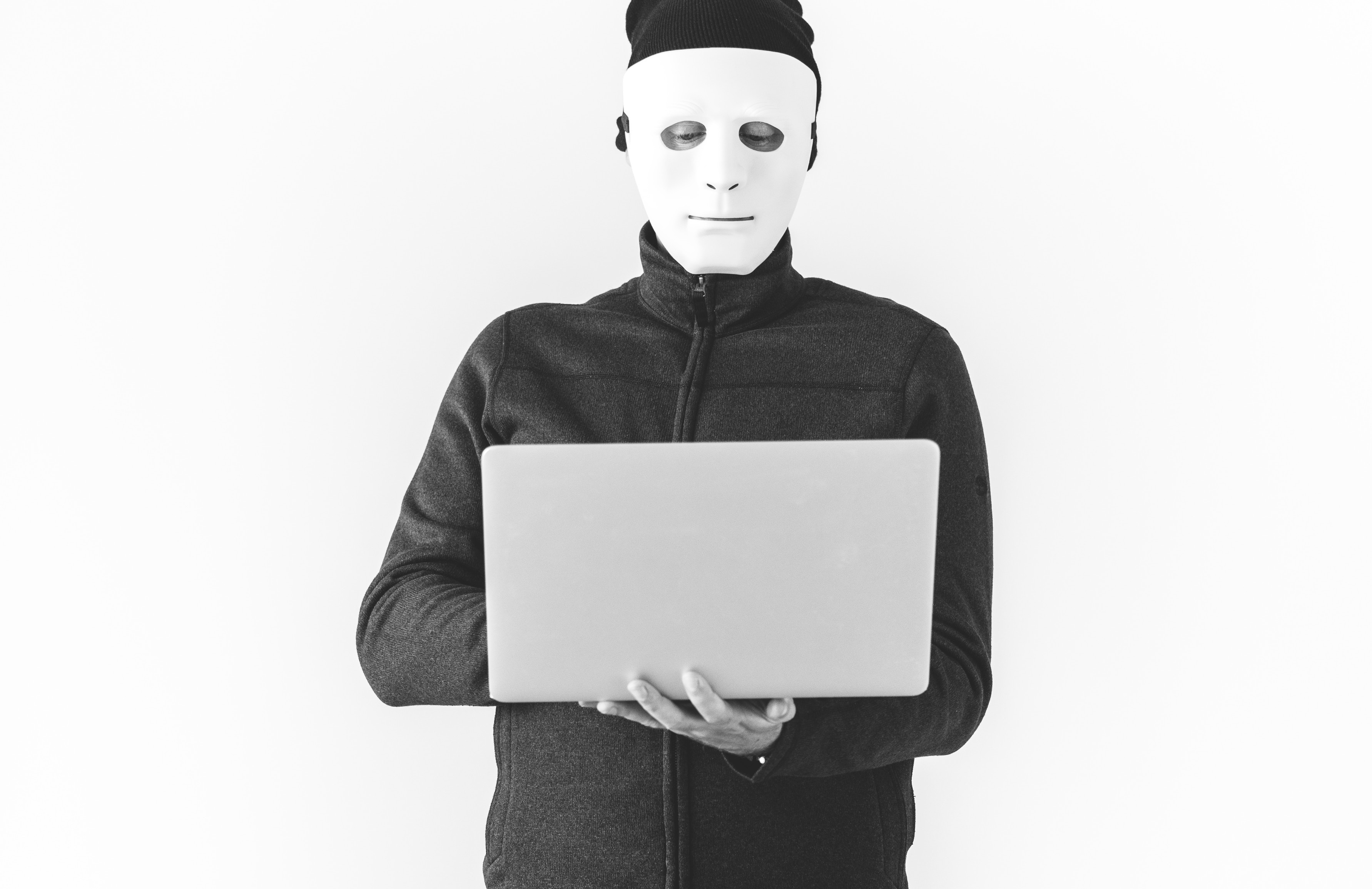 The stalker/harasser send emails everyday for four years