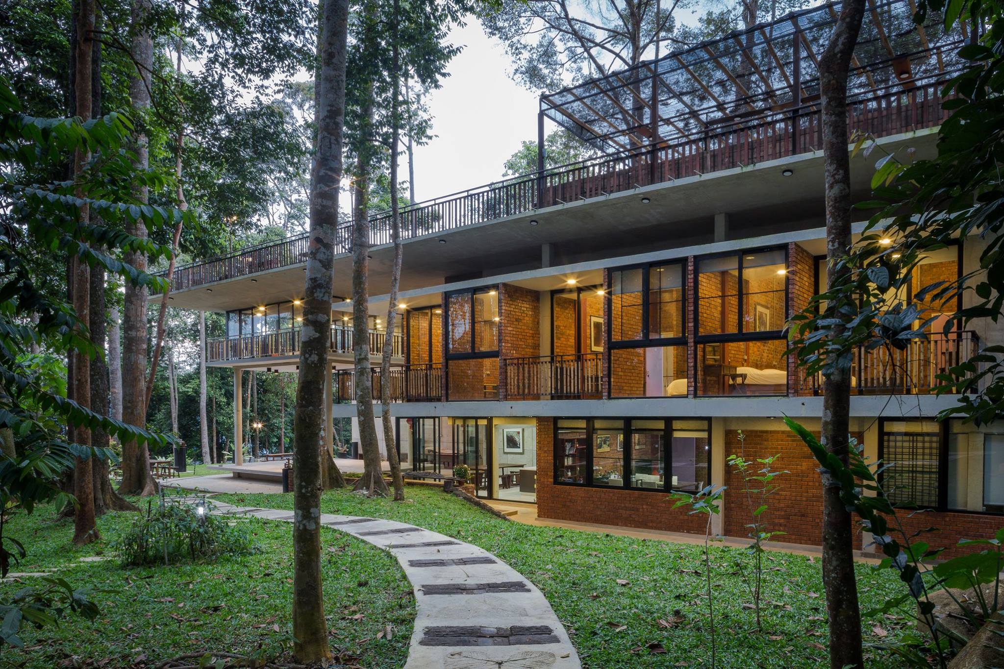 Twinkle Villa Look at how HUGEEE the award-winning villa is!