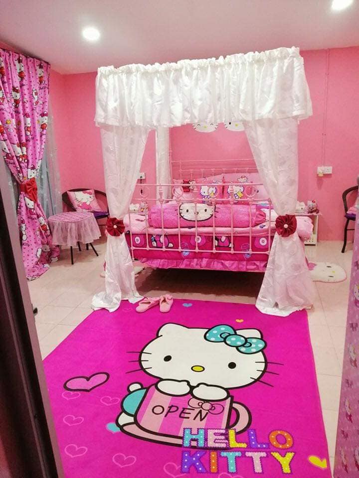 Facebook/DeejayMida Pinky This is the girliest room we've seen.