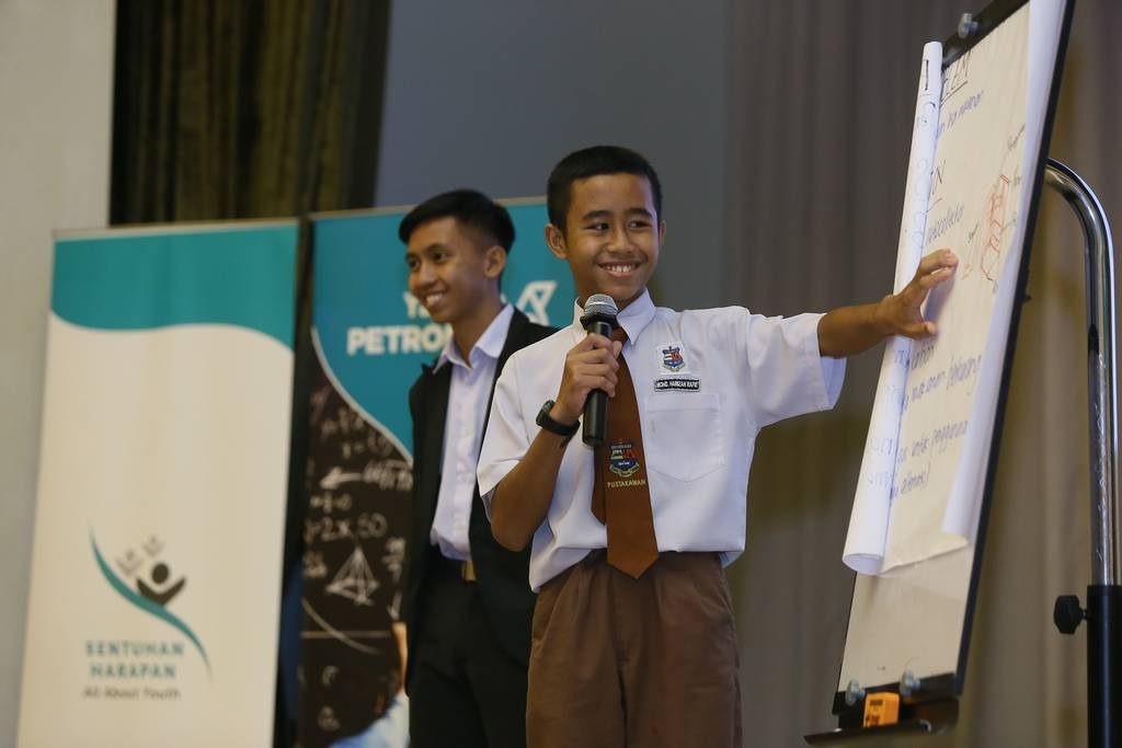 Students from Sabah sharing their ideas