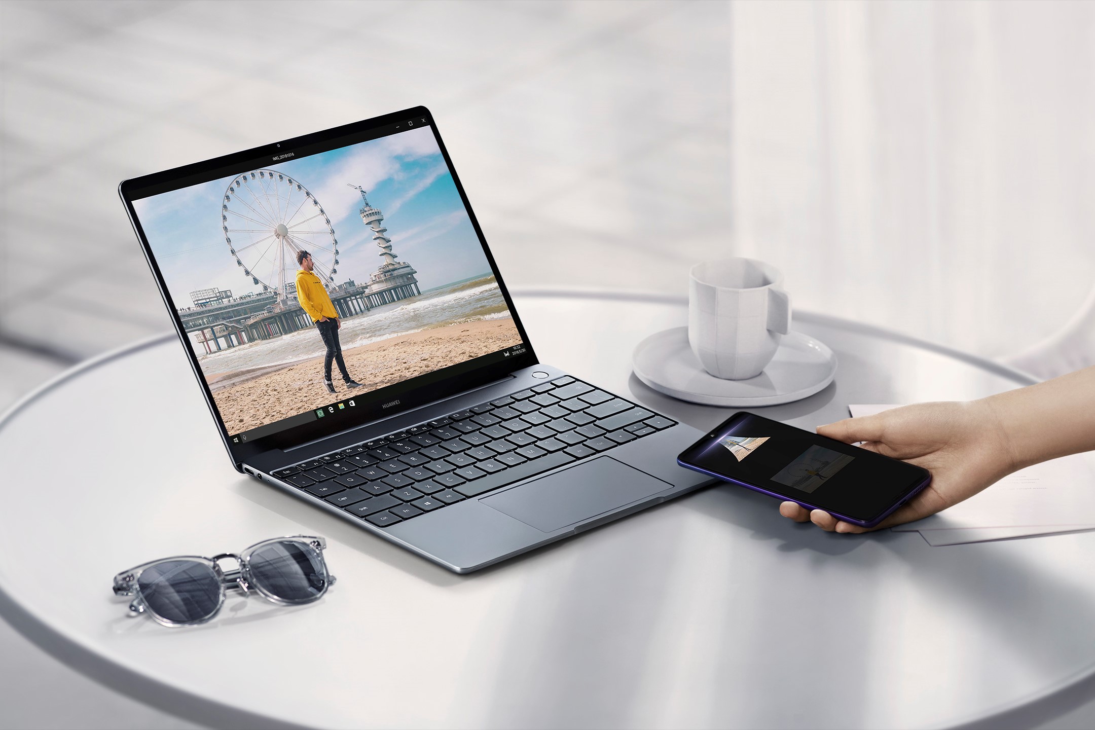 One touch to share all your files.