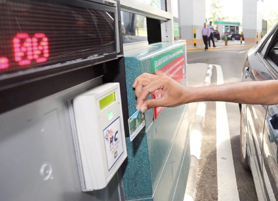 The government plans to make the cashless system a thing.