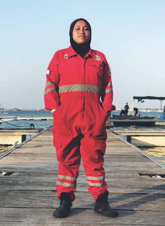 Nur Izzati is the only female in her course during her college days.