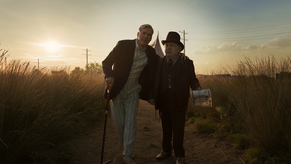 V. A. Vandevere (Michael Keaton) convinces Max Medici (Danny DeVito) to move the circus troop to Dreamland.