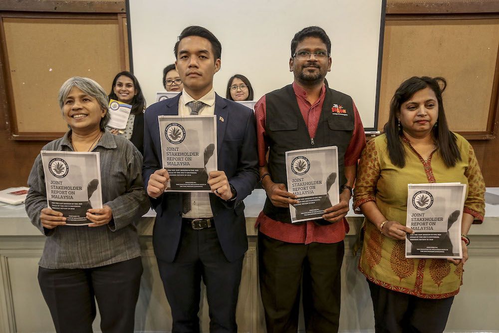 Rizal (second left) with other activists