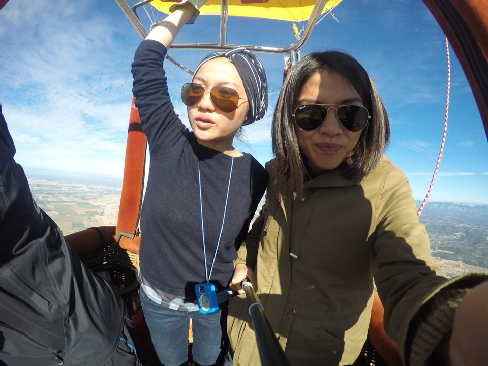 The balloon sisters - Atiqah (left) and Izzati (right)